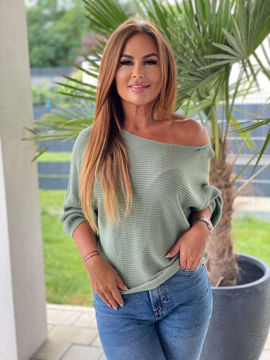 ESZTER PISZTÁCIA FELSŐ